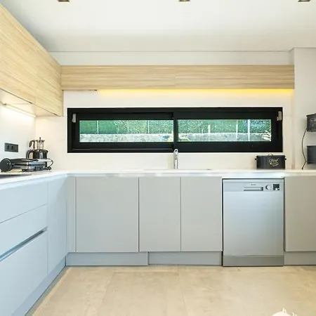 Вилла Brakte With Private Pool In Guemuesluek *